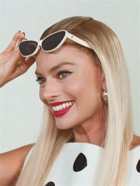 Margot Robbie’s Top 5 Sunglasses Styles 